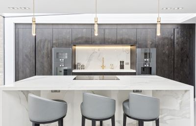 ʻO nā keʻena lumi kīhini kala ʻeleʻele me ka countertop Calacatta