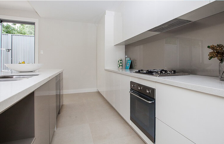 Customize Apartment White and Grey Lacquer Kitchen Cabinets 