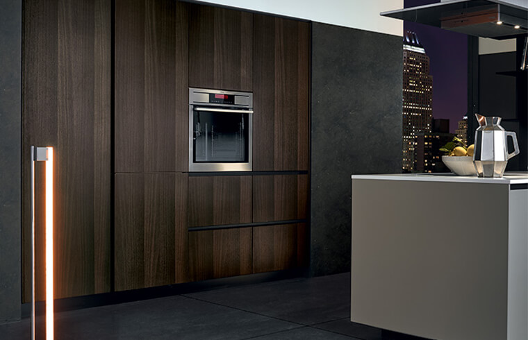 פורניר עץ ומטבח אפור עיצוב מטבח בשני גוונים