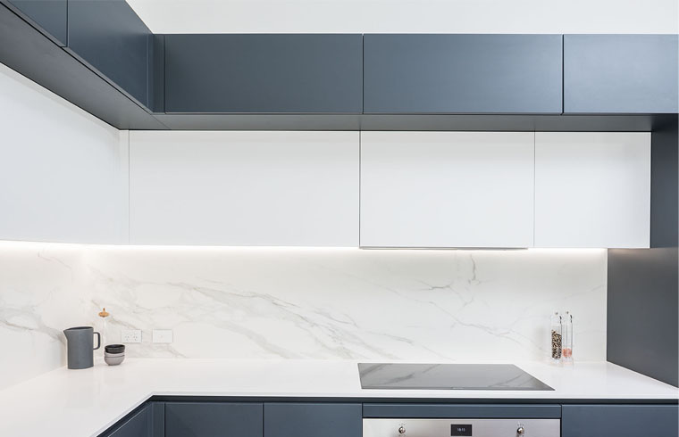 현대적인 매트 마감 라미네이트 주방 캐비닛