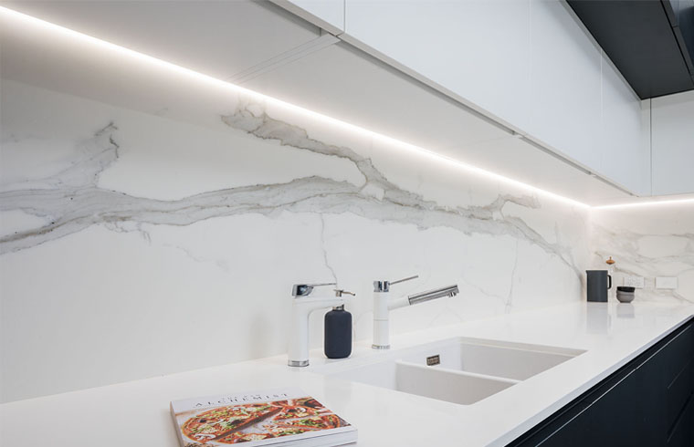 현대적인 매트 마감 라미네이트 주방 캐비닛