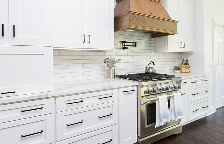 Classic Matt White lacquer with Black Handle Kitchen
