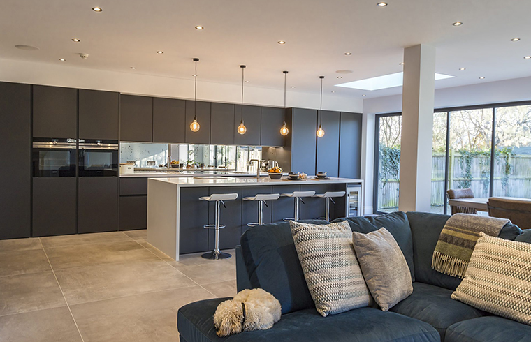 Contemporary Matt Grey Kitchen Cabinets with Pure White Countertop