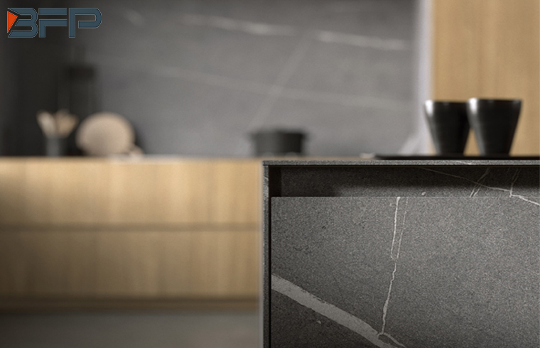 Modern Luxury Wooden Melamine Kitchen Cabinet with Blum Hardware