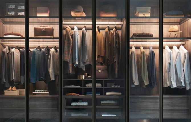 Kostir þess að nota snúningshurðarfataskáp