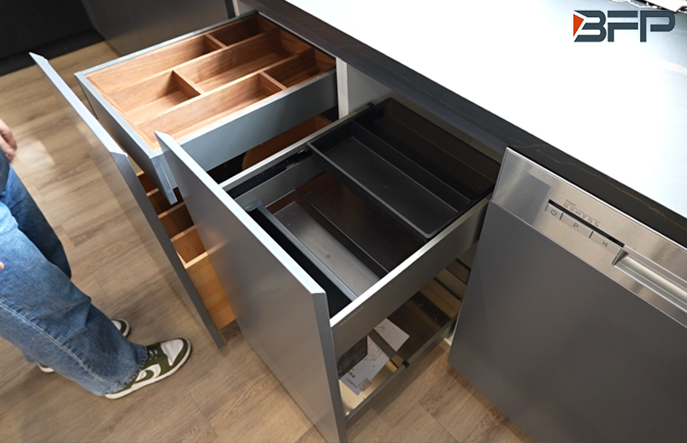  Modern Luxury Grey LacquerKitchen Cabinet With Floatinglsland