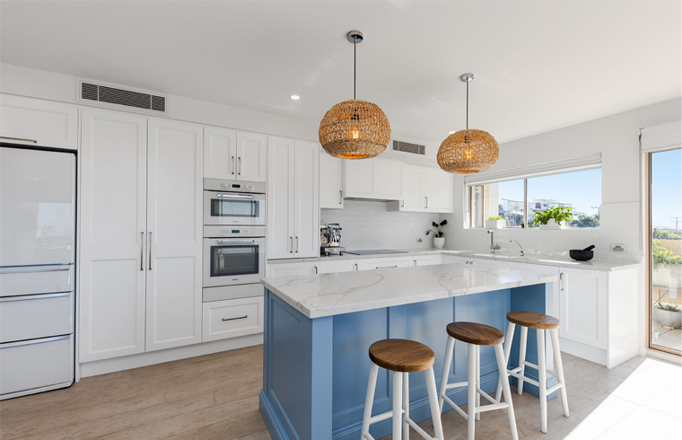 Lacquer vs. High Gloss Kitchen Cabinets: How to Choose the Right Finish for Your Kitchen