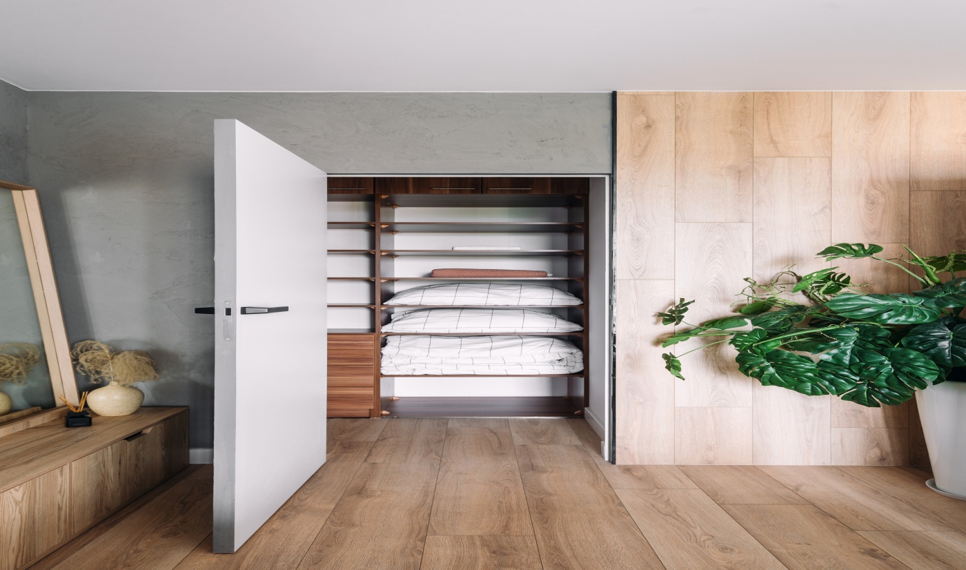 Custom Built-in Linen Cabinets for Tidy, Organized Home Storage