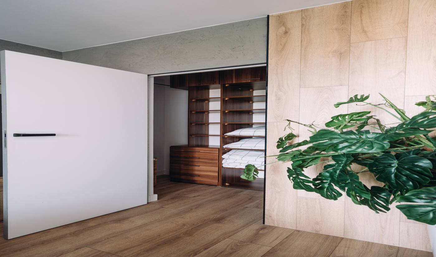 Custom Built-in Linen Cabinets for Tidy, Organized Home Storage